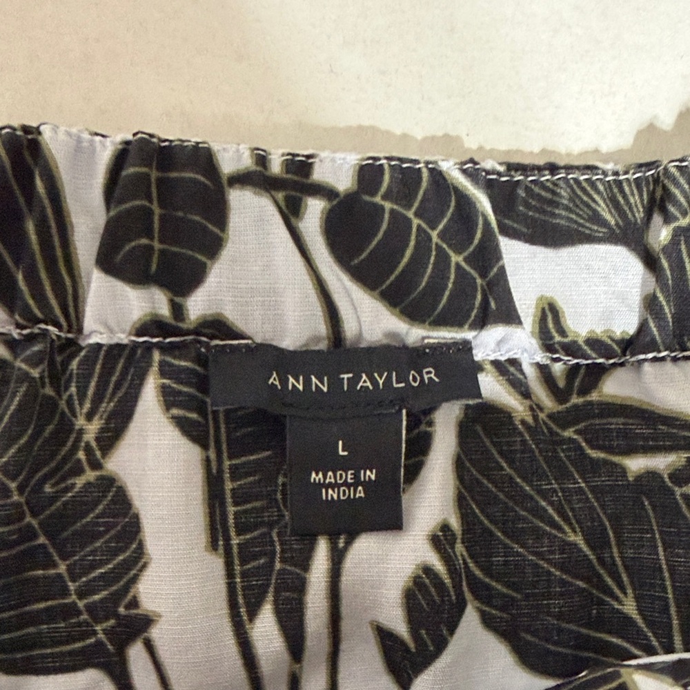 Ann Taylor Black and White Botanical Blouse - Picture 8 of 12
